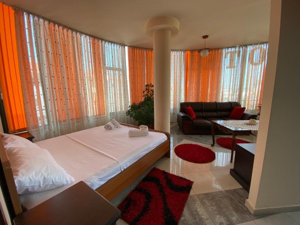 Hotel W Bush Square Fushë-Krujë エクステリア 写真